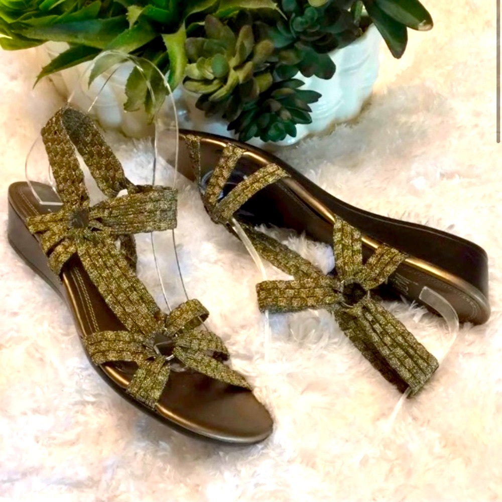 Comfy Cute Neutral Bronze Low Heels Wedges Sandals 8 Macys Impo Stretch Beach